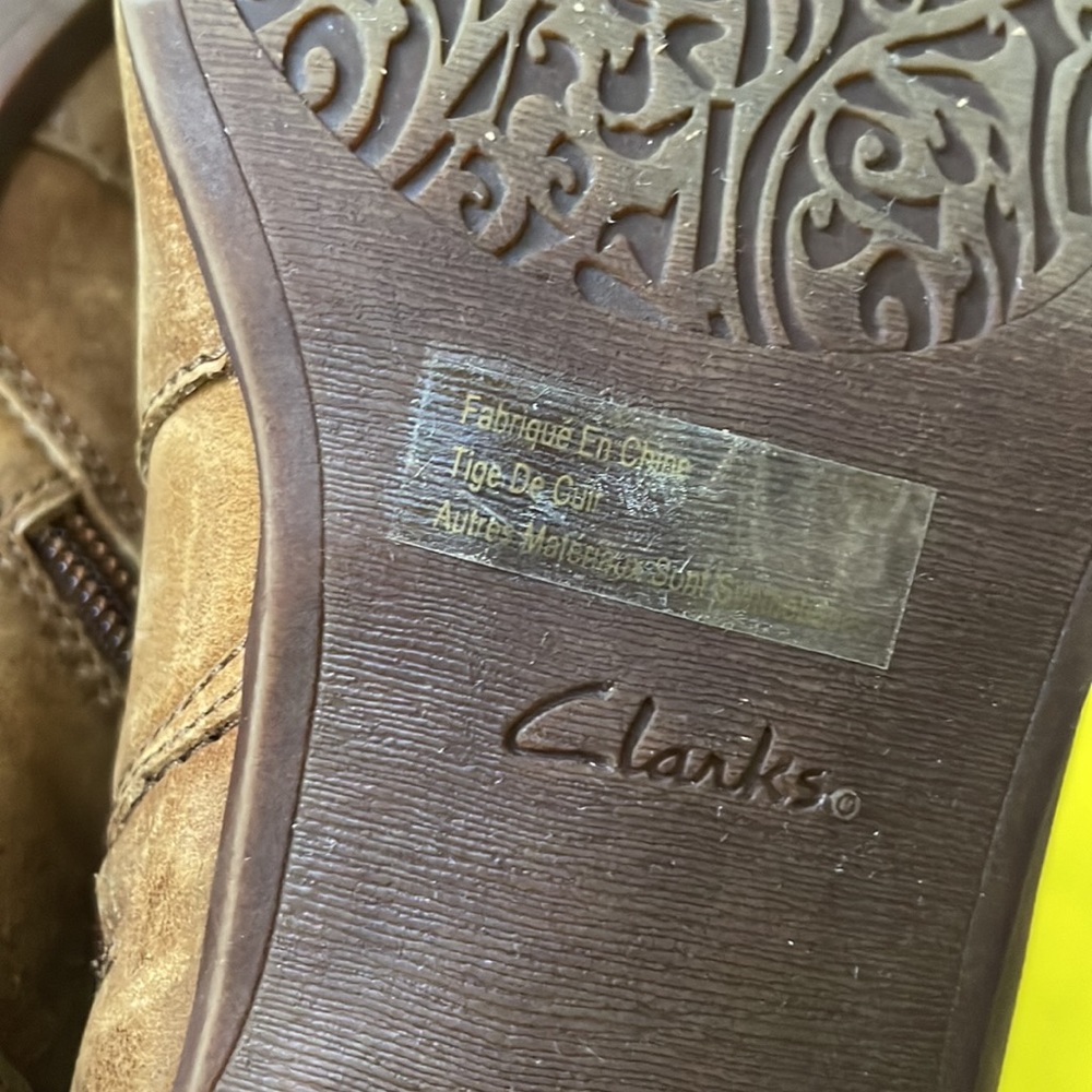 Vintage caramel Clarks distressed leather booties - Picture 7 of 10